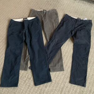 2 banana republic (size 32x34) and one abercrombie&fitch pants (33x32)